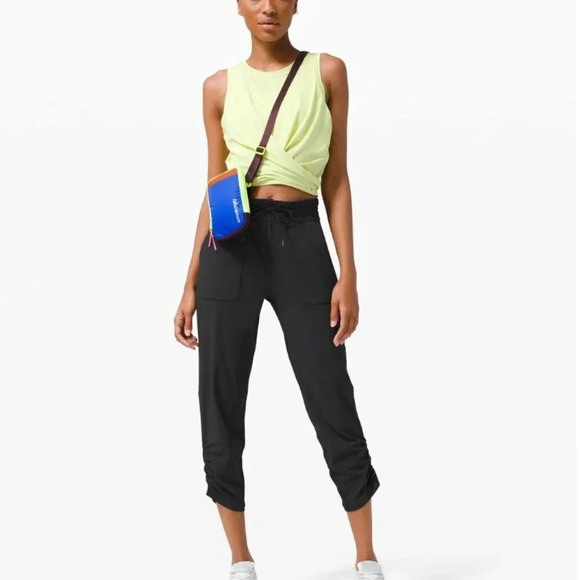 Lululemon Beyond the Studio Crop Pants Cropped Pant Microstriped Black Size 4 - Picture 9 of 9